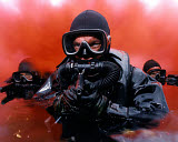 ACH100250M
Navy divers on a training reconnaissance exercise.