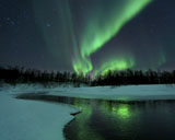 AHE100109S
Reflected aurora over a frozen Laksa Lake, Nordland, Norway.