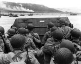JPA100078M
Digitally restored vector photo of American troops in a landing craft.