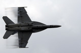 STK101668M
n F/A-18F Super Hornet speeds up for a supersonic fly-by.