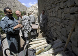 STK102564M
Soldiers looks over a weapons cache with district police chief.