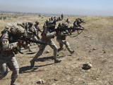 STK105000M
Iraqi Army Soldiers move to positions at the Guzlani Warrior Training Center in Iraq.
