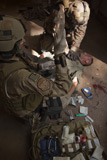 TWE300025M
U.S. Air Force CSAR parajumpers giving first aid.